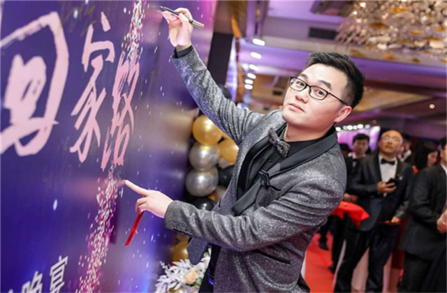 【高光“疫”事】勇敢逆行的特殊“网约车”——九游老哥90后，用信念打通生命运输线